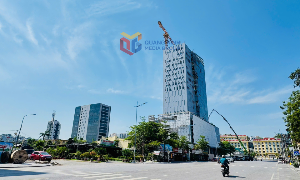 Trung tâm Truyền thông tỉnh sử dụng vốn đầu tư công trung hạn 2021-2025 đang được gấp rút hoàn thiện. Ảnh: Mạnh Trường