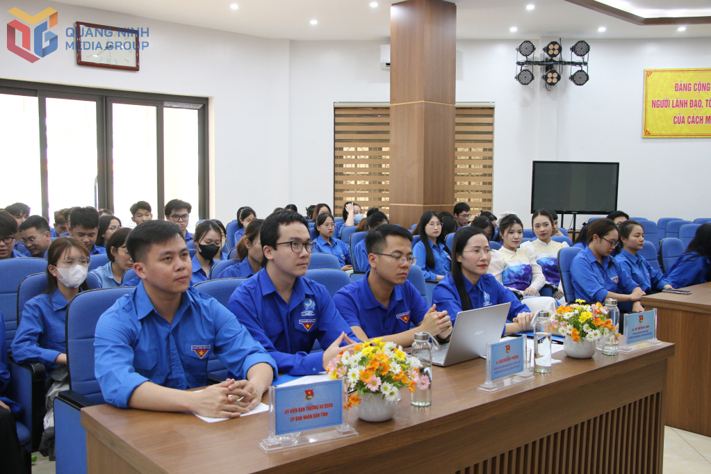 Đoàn viên thanh niên tham gia hội nghị.