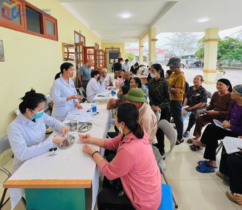 CDC Quảng Ninh tổ chức khám sàng lọc bệnh không lây nhiễm cho người dân trên địa bàn. Ảnh: CDC Quảng Ninh