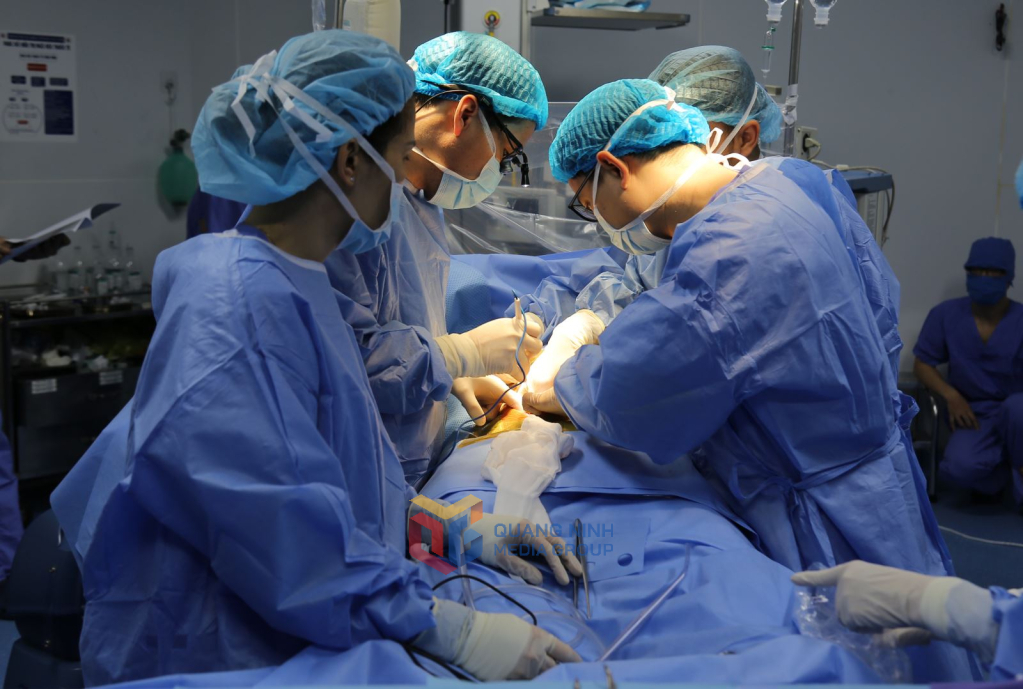 Bệnh viện Đa khoa tỉnh Quảng Ninh ghi dấu mốc quan trọng với ca ghép thận đầu tiên từ người hiến chết não vào tối ngày 8/4/2025, chính thức ghi tên mình trên bản đồ ghép tạng Việt Nam. Ảnh: Hà Trang (Bệnh viện Đa khoa tỉnh)