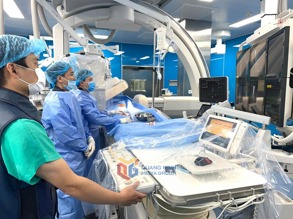 can thiệp bít dù ống động mạch cho bệnh nhi mắc tim bẩm sinh tại Bệnh viện Sản nhi tỉnh.