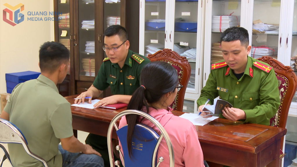 Chi và Hải bị các lực lượng chức năng bắt giữ khi nhập cảnh trở lại Việt Nam.