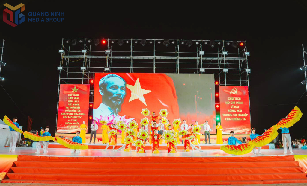 Thành đoàn Hạ Long phối hợp với Phòng Giáo dục và Đào tạo Thành phố tổ chức Liên hoan ca khúc cách mạng năm 2025 với chủ đề “Người là niềm tin tất thắng - Bài ca dâng Bác”.