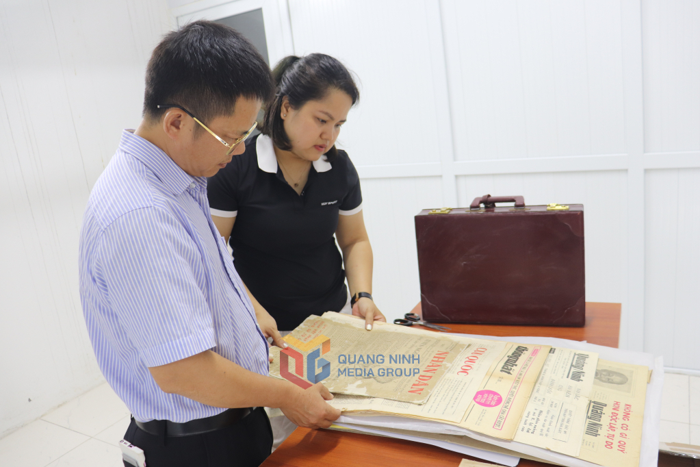 Các tài liệu quý về lịch sử báo chí chuẩn bị được trưng bày.
