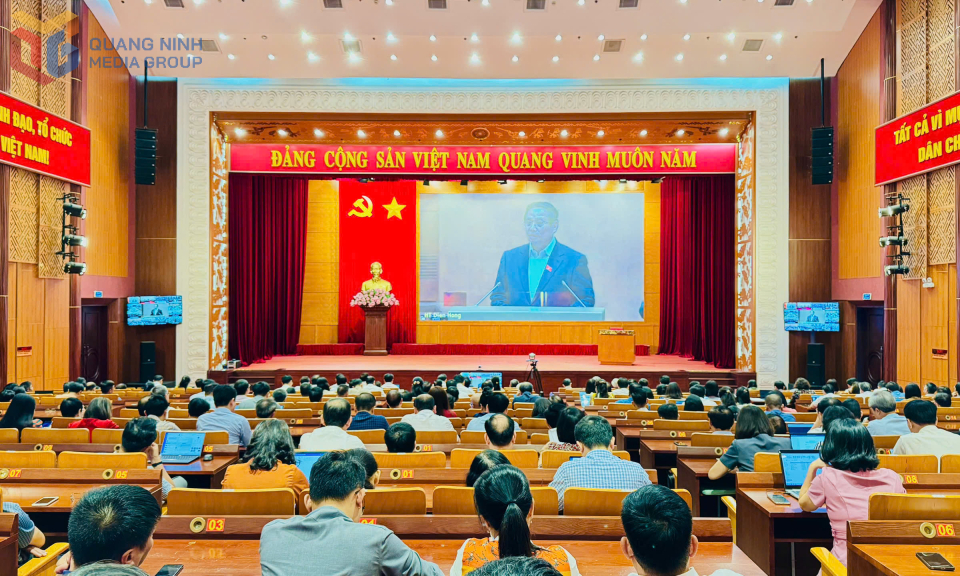 Thủ tướng Chính phủ Phạm Minh Chính, quán triệt thực hiện Nghị quyết số 68-NQ/TW ngày 4/5/2025 của Bộ Chính trị về “Phát triển kinh tế tư nhân”.