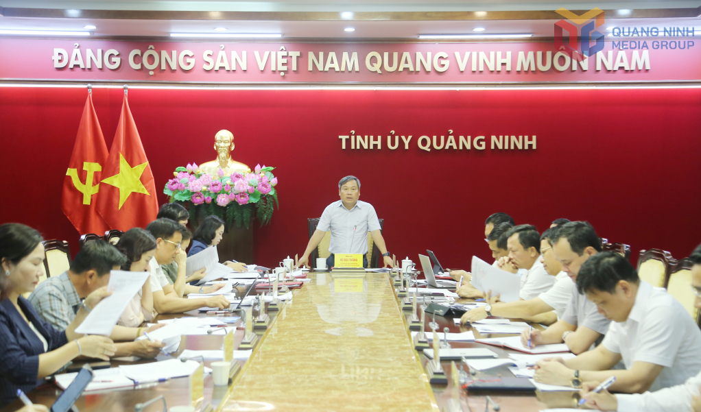 Đồng chí Vũ Đại Thắng, Ủy viên Trung ương Đảng, Bí thư Tỉnh ủy, Trưởng Đoàn ĐBQH tỉnh, kết luận cuộc họp.