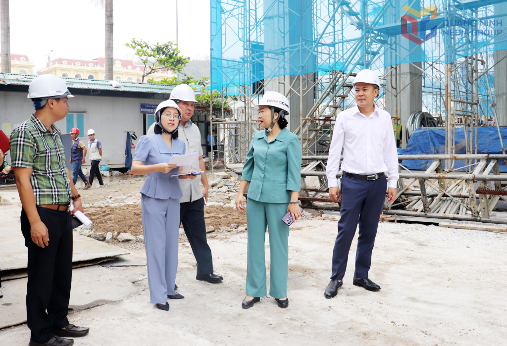 Đoàn giám sát của HĐND tỉnh kiểm tra thực tế tại Dự án Trung tâm Truyền thông tỉnh Quảng Ninh trong quá trình giám sát thực hiện các nghị quyết của HĐND tỉnh về kế hoạch đầu tư công trung hạn giai đoạn 2021 – 2025 vào tháng 9/2024. Ảnh: Trúc Linh