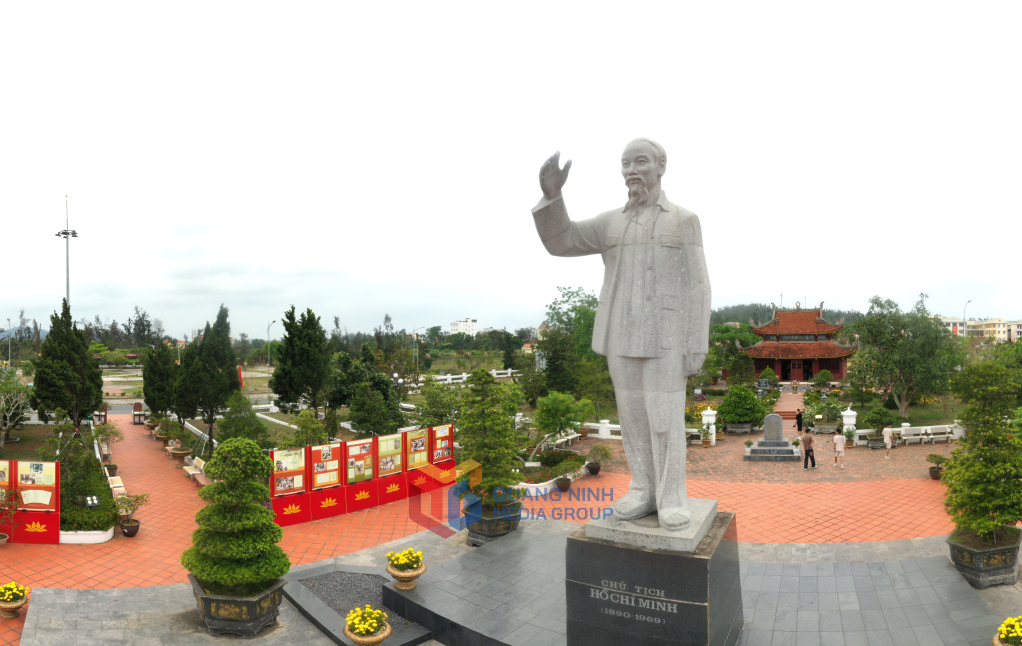 3	Tượng bác Hồ trên đảo Cô Tô