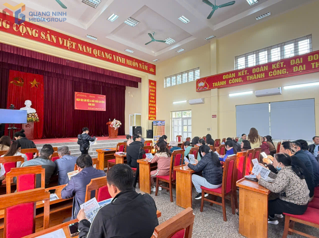 Trung tâm dịch vụ việc làm tỉnh tổ chức ngày hội việc làm và xuất khẩu lao động tại Hải Hà, tháng 3/2025. Ảnh: Đơn vị cung cấp
