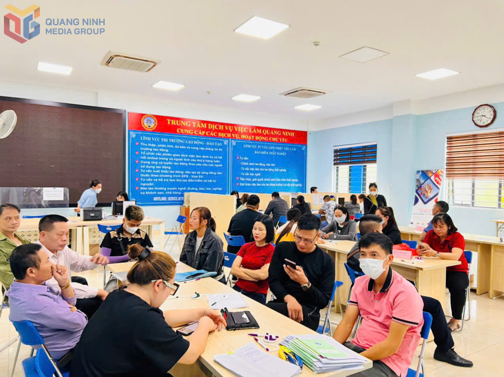 Một phiên giao dịch việc làm định kỳ tại Trung tâm dịch vụ việc làm tỉnh. Ảnh: Trung tâm dịch vụ việc làm tỉnh.