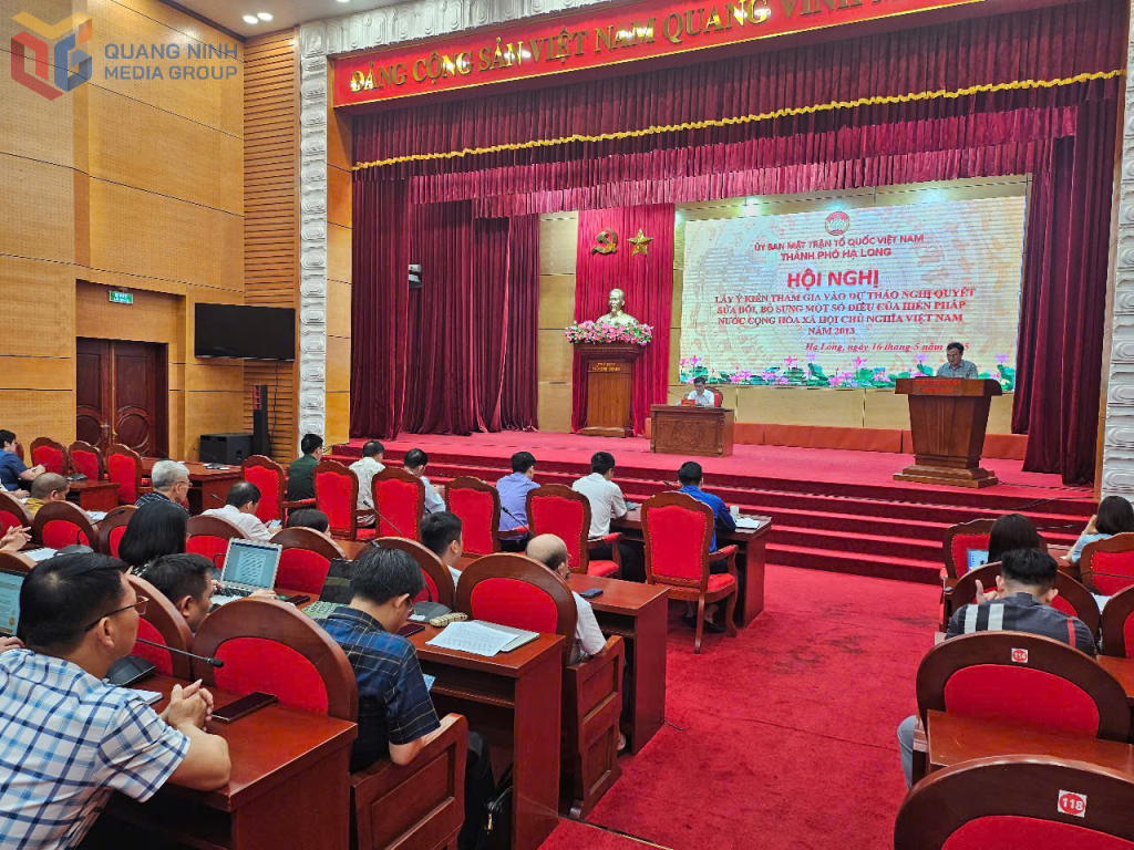 Người dân huyện Tiên Yên hào hứng bàn thảo, tham gia góp ý về sửa đổi Hiến pháp 2013.Quang cảnh Hội nghị lấy ý kiến về dự thảo Nghị quyết sửa đổi, bổ sung một số điều của Hiến pháp năm 2013 do Ủy ban MTTQ TP Hạ Long tổ chức.