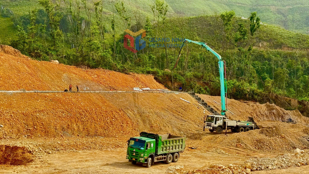Nhà thầu thi công cải tạo, nâng cấp QL18 đoạn qua phường Quang Hanh (TP Cẩm Phả).