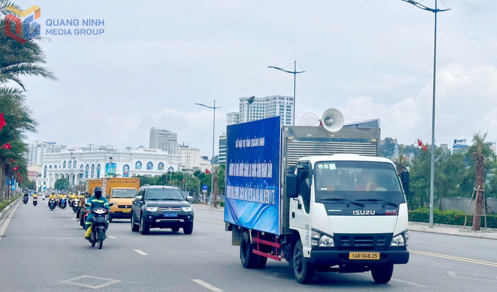 BHXH tỉnh phối hợp với Sở Nội vụ và Bưu điện tỉnh tổ chức ra quân tuyên truyền, vận động người tham gia BHXH, BHYT tháng 5/2025.