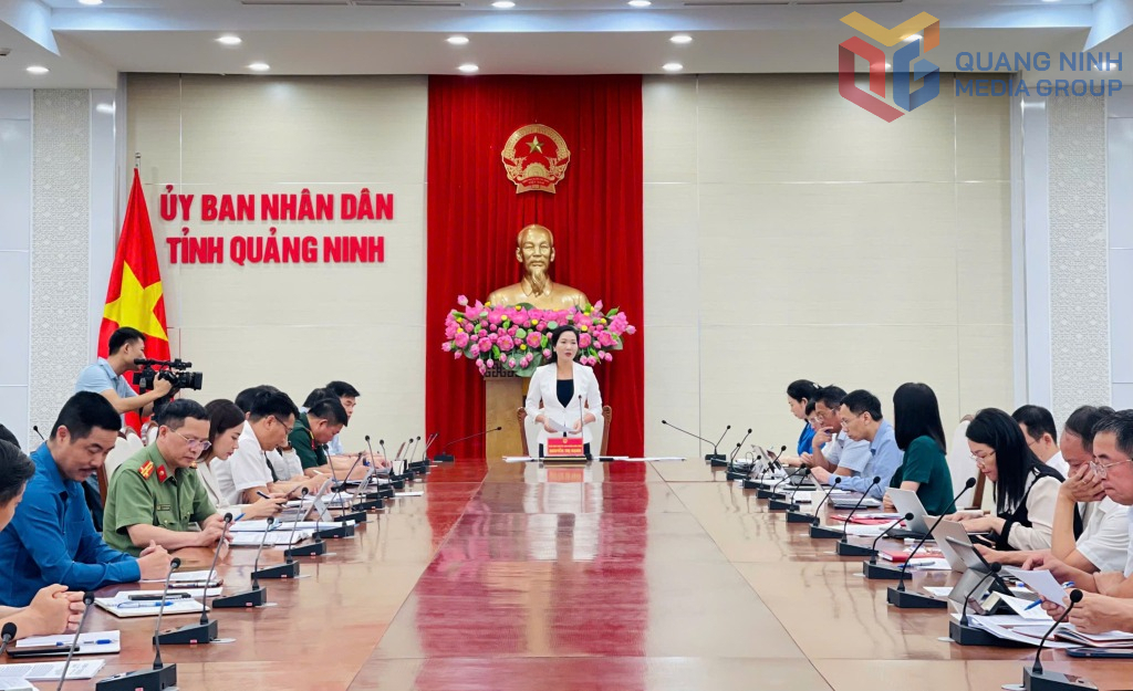 Đồng chí Nguyễn Thị Hạnh, Phó Chủ tịch UBND tỉnh, Trưởng Ban Chỉ đạo Thi tốt nghiệp THPT năm 2025 phát biểu chỉ đạo tại cuộc họp.