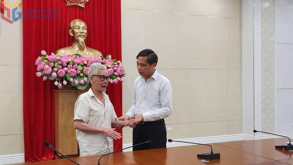 Quang cảnh buổi đối thoại giải quyết khiếu nại công dân Cẩm Sơn, Cẩm Phả.