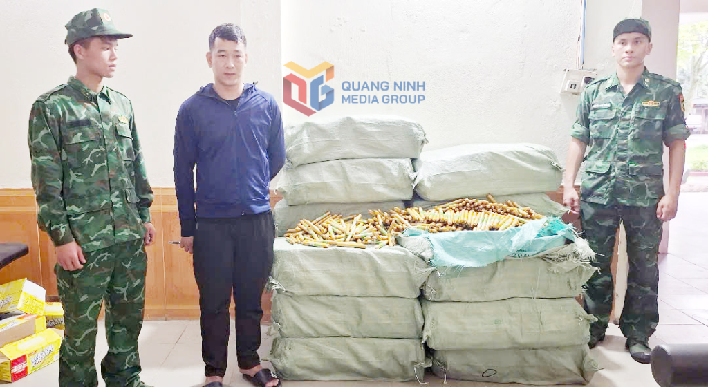 Đối tượng Nguyễn Văn Hướng và hơn 500 kg xúc xích không rõ nguồn gốc.