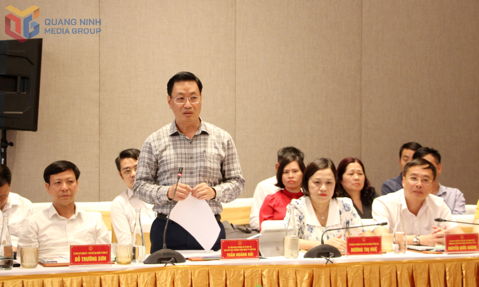 Đại biểu tham dự hội nghị phát biểu.