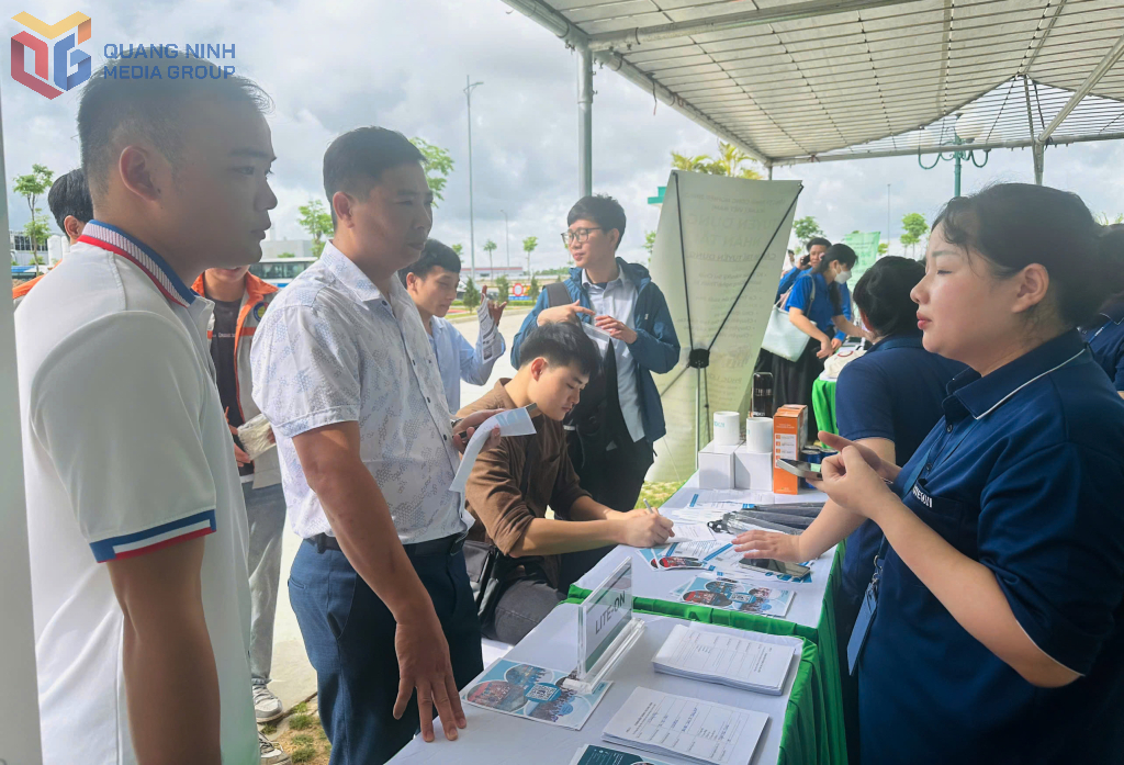Các doanh nghiệp chia sẻ thông tin về chế độ, chính sách cho người lao động.