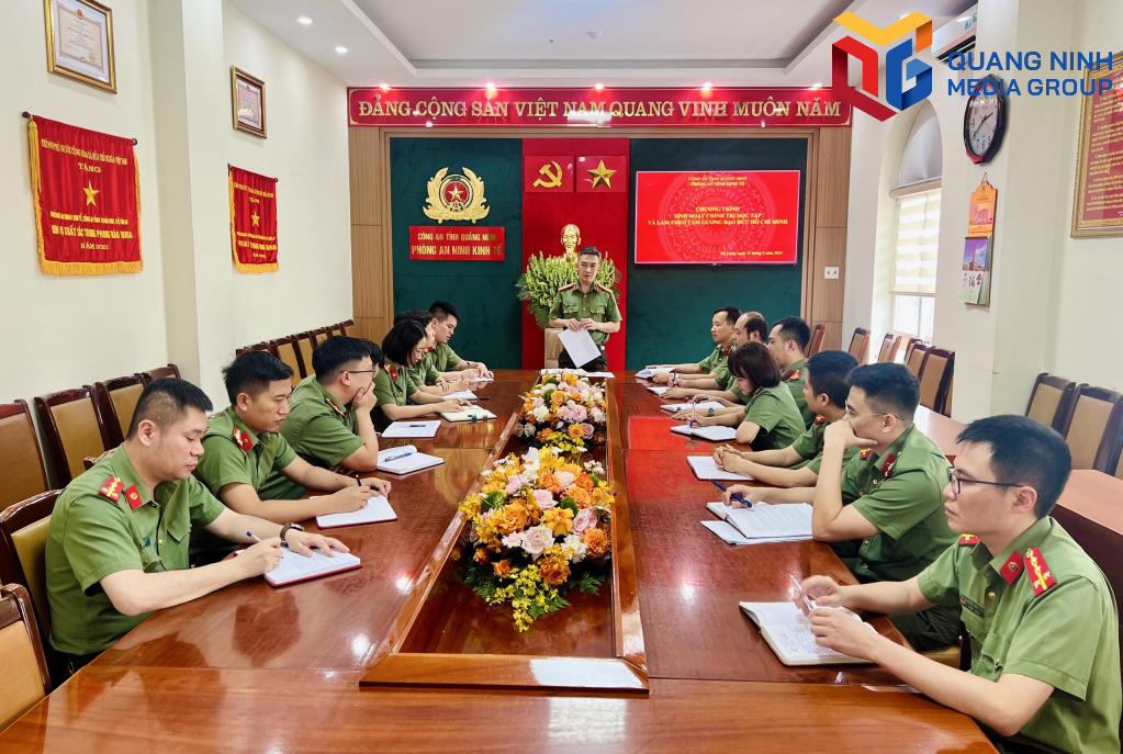 Một buổi sinh hoạt chính trị học và làm theo Bác đối với đoàn viên thanh niên tại Phòng An ninh kinh tế.