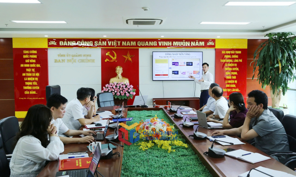 Ban Nội chính Tỉnh ủy tập huấn trong cán bộ, công chức đơn vị kỹ năng sử dụng AI trong xử lý công việc.