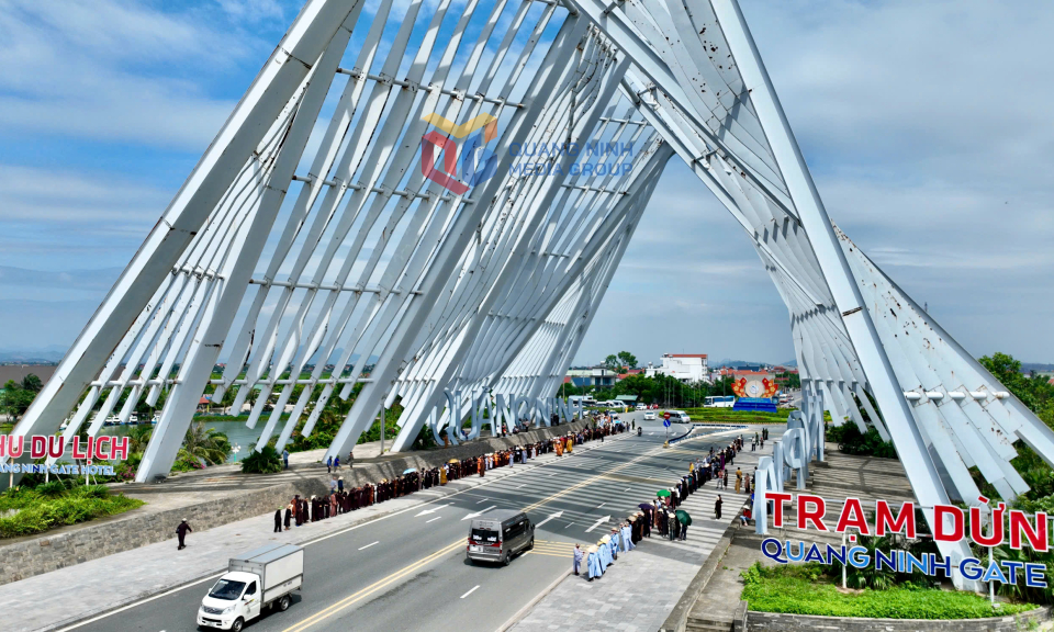 Trạm dừng nghỉ Quảng Ninh Gate.