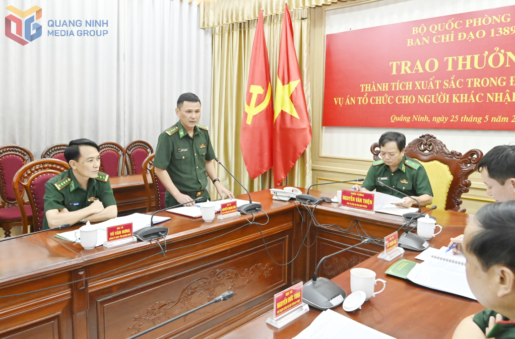 Đại tá Nguyễn Quang Hòa, Chỉ huy trưởng BĐBP tỉnh Quảng Ninh báo cáo tình hình thực hiện nhiệm vụ của đơn vị.