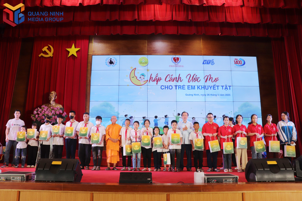 tài trợ
