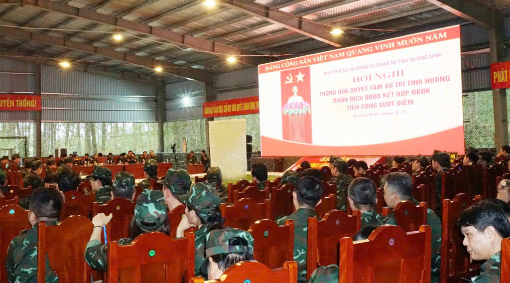 Hội nghị thông qua quyết tâm xử trí tình huống địch đổ bộ đường biển kết hợp đổ bộ đường không tiến công vượt điểm.