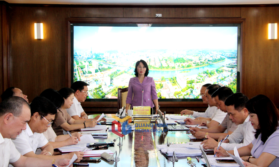 Đồng chí Trịnh Thị Minh Thanh, Phó Bí thư Thường trực Tỉnh ủy, Chủ tịch HĐND tỉnh, Bí thư Đảng ủy Các cơ quan Đảng tỉnh, phát biểu kết luận.