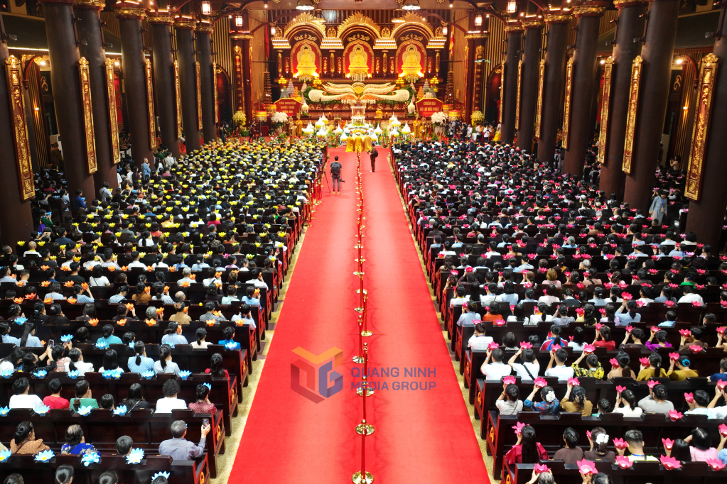 Các nghi lễ Phật giáo truyền thống diễn ra trang nghiêm tại Cung Trúc Lâm Yên Tử