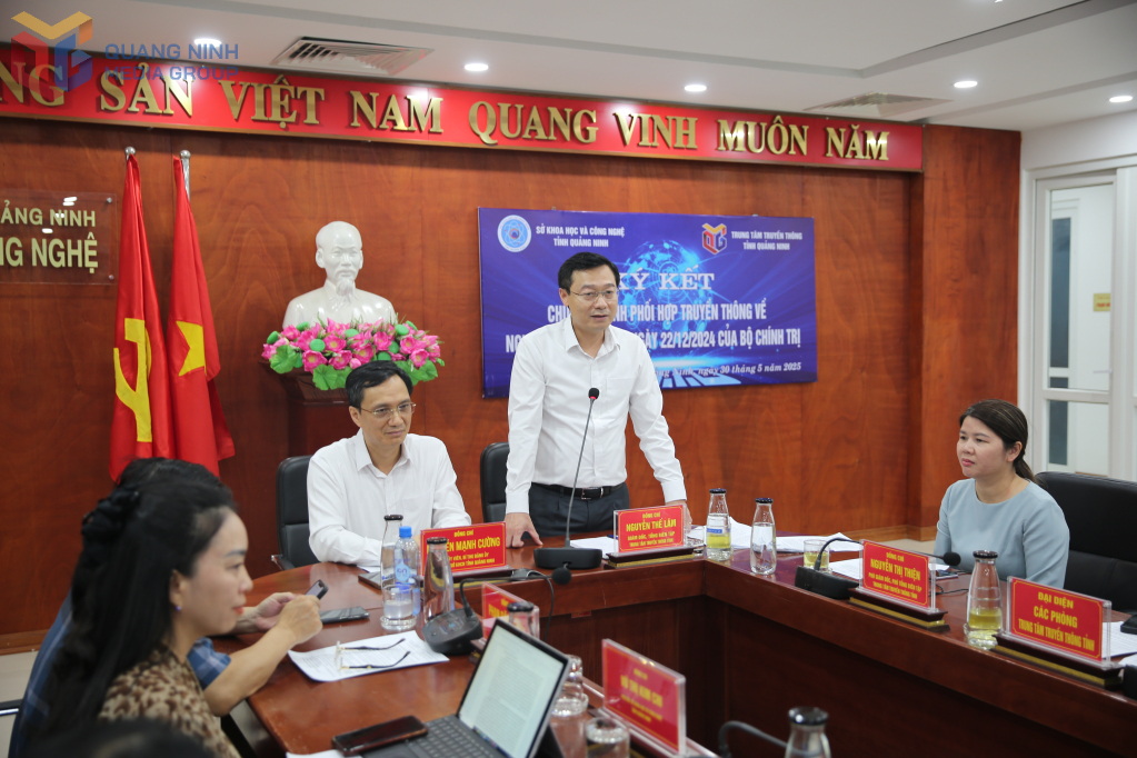 Đồng chí Nguyễn Thế Lãm, Giám đốc, Tổng Biên tập Trung tâm Truyền thông tỉnh Quảng Ninh phát biểu tại lễ ký kết.