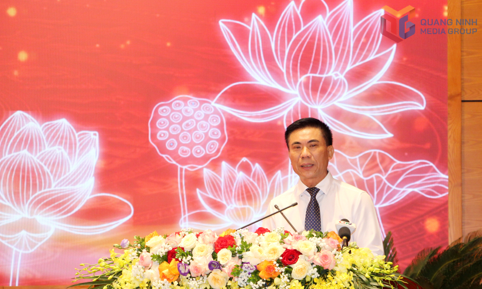 Đồng chí Đoàn Văn Báu, Cục trưởng Cục Lý luận chính trị, Ban Tuyên giáo và Dân vận Trung ương, phát biểu tại hội nghị.