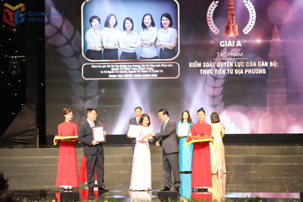 Nhóm tác giả Trung tâm Truyền thông Quảng Ninh nhận giải A, Báo chí Quốc gia lần thứ XVII, năm 2022.