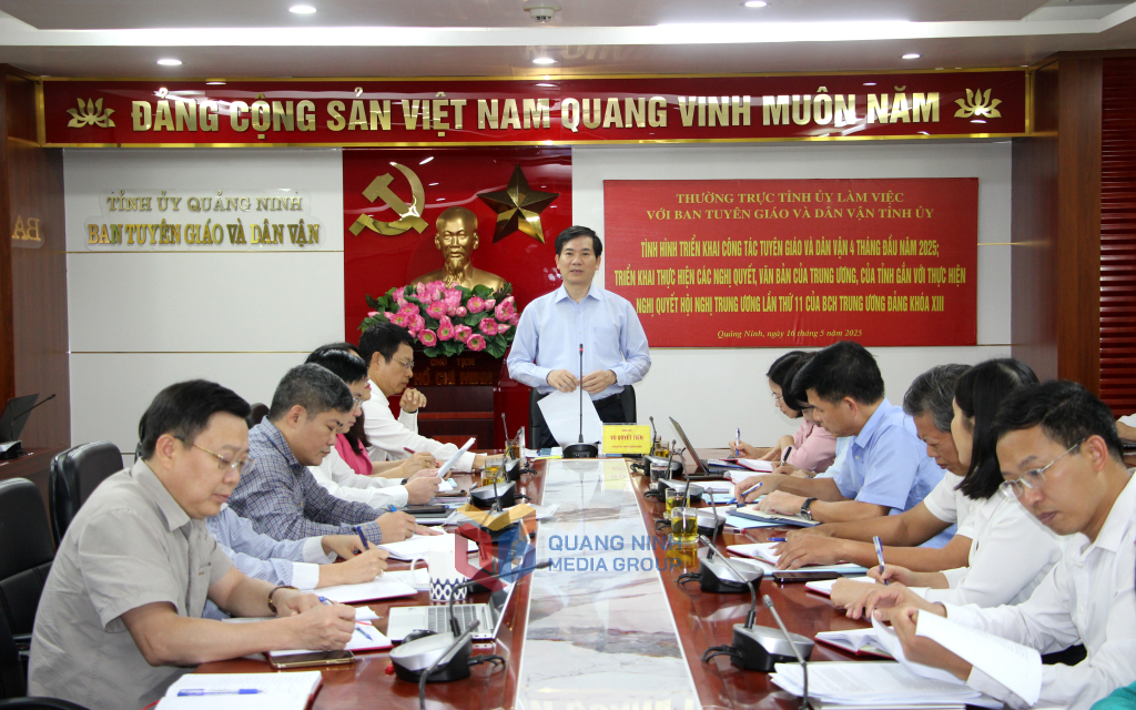 Đồng chí Vũ Quyết Tiến, Phó Bí thư Tỉnh ủy, chủ trì buổi làm việc.