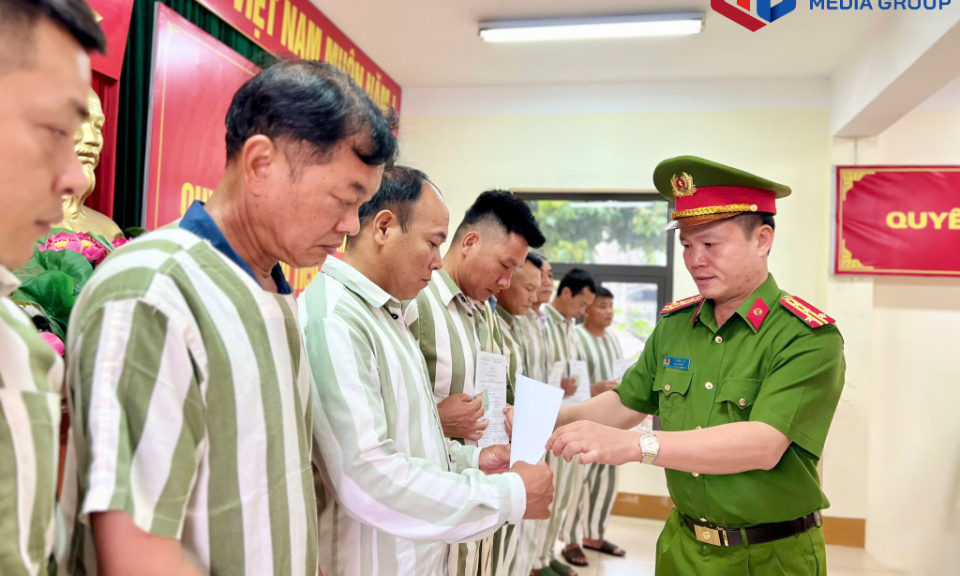 Trại tạm giam công bố quyết định đặc xá của Chủ tịch nước cho 23 phạm nhân