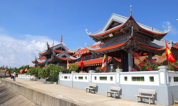 Khu vườn đặc biệt ở chùa Đá Tây A