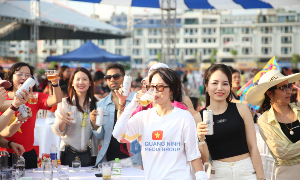 Beer and grilled squid festival opens in Ha Long