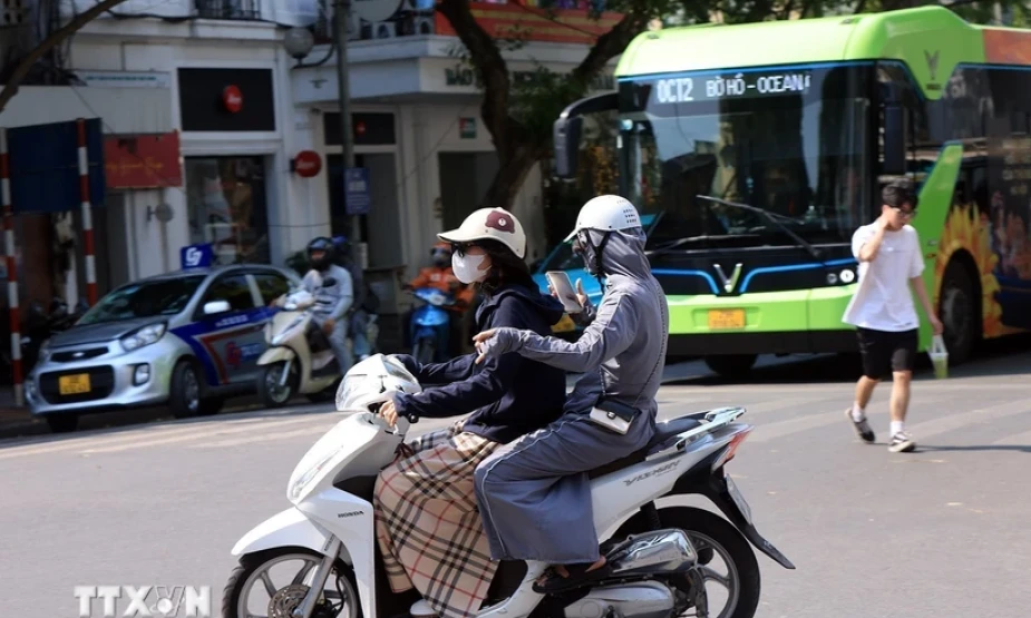 Thời tiết ngày 3/5: Bắc Bộ có nơi nắng trên 35 độ C, Nam Bộ có mưa rào