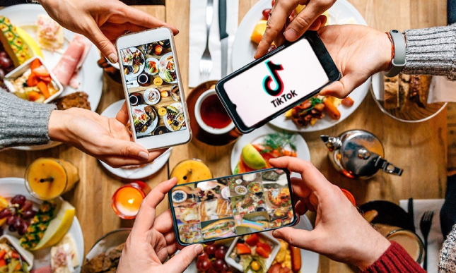 Những người trẻ vỡ mộng làm food blogger, reviewer