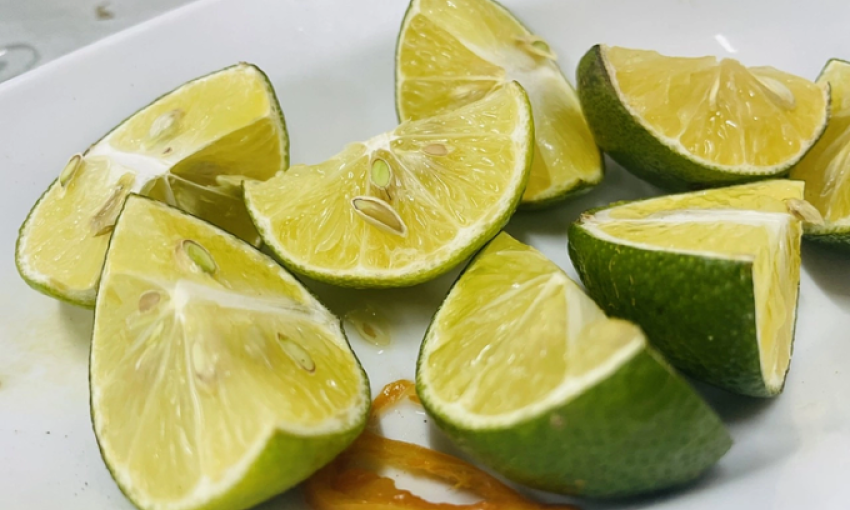 Có nên uống nhiều nước cốt chanh đặc?