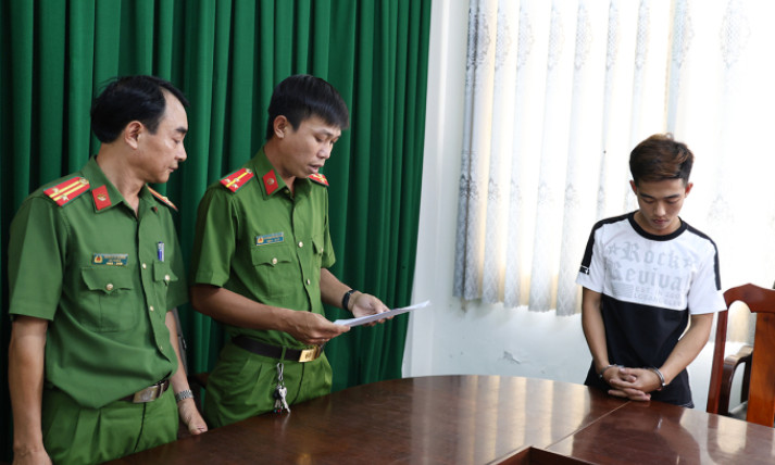 4 thanh thiếu niên bị bắt vì chém chết người va chạm giao thông