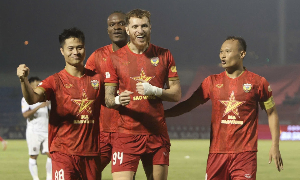 Bình Dương thua ngược Hà Tĩnh, tiếp tục sa sút ở V-League