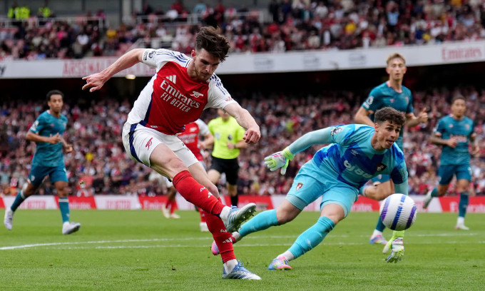 Arsenal thua trận thứ hai liên tiếp