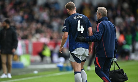 MU gục ngã trước Brentford, De Ligt dính chấn thương