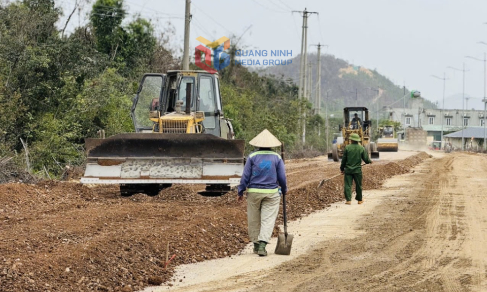 Đẩy nhanh tiến độ giải ngân đầu tư công, sớm đưa dòng vốn vào nền kinh tế