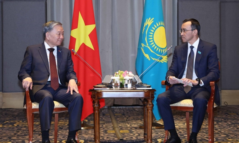 Vietnamese Party leader meets with Chairperson of Kazakh Senate in Astana