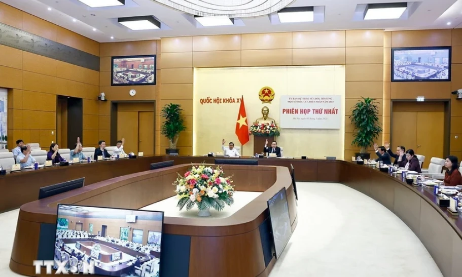 Bắt đầu tổ chức lấy ý kiến nhân dân, các ngành, các cấp về sửa đổi Hiến pháp