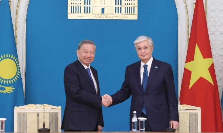 Tổng Bí thư Tô Lâm chứng kiến Lễ trao các văn kiện hợp tác Việt Nam-Kazakhstan