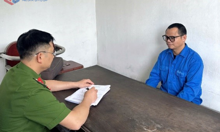 Bắt đối tượng lừa đảo bằng “sổ đỏ” giả
