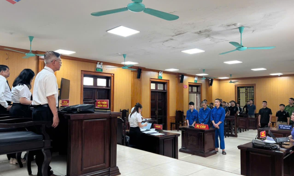 Hơn 16 năm tù cho 3 bị cáo mua bán trái phép chất ma tuý